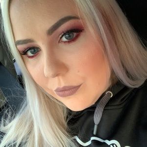 Meet your Posher, Angie